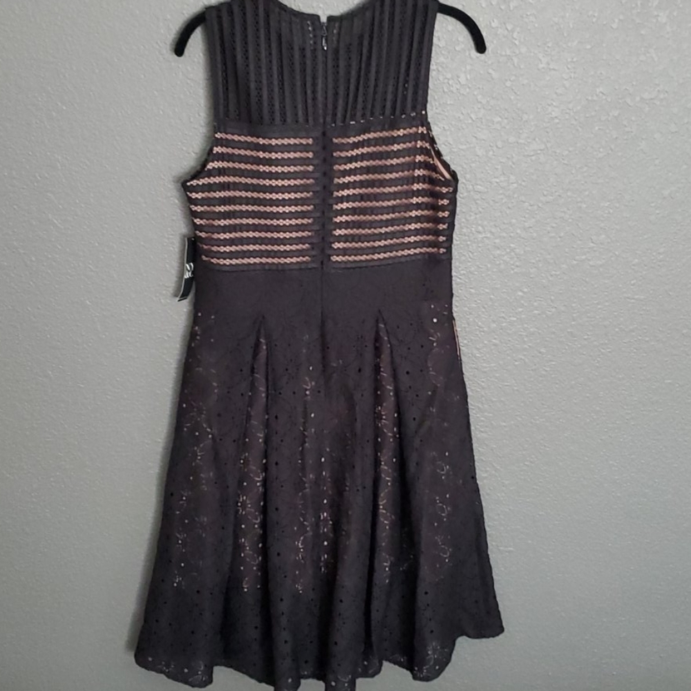 Dress - Picture 4 of 6